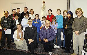 Students Welcome Our Lady at St. Mary's College