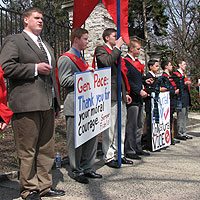 The campaign ended with a public rosary, in honor of the 90th anniversary of the apparitions of Our Lady of Fatima.