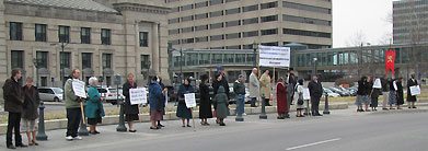 The protesters send a message to the museum: Respect the dead!