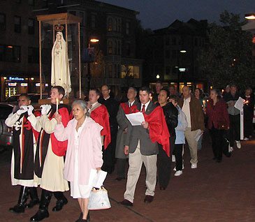 The procession led by Our Lady of Fatima carried by TFP members in ceremonial habit