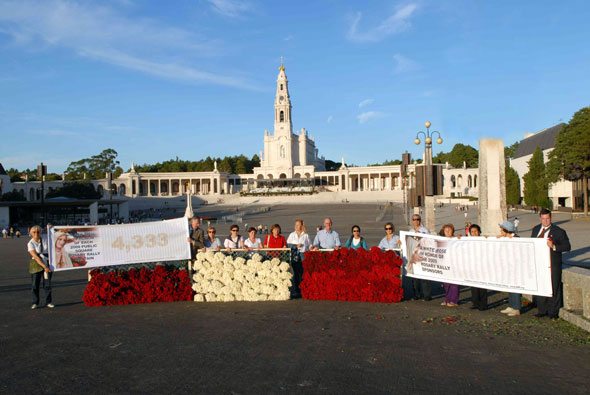 Our Lady recieves Thousands of Roses at Fatima