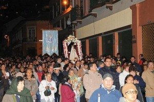 La processione del “Rosario dell'Aurora” attorno al Palazzo Presidenziale e attraverso il centro storico di Quito