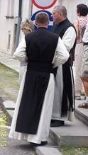 Cistercians_wearing_a_scapular.jpg