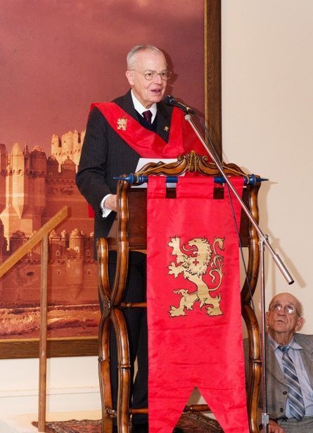 HIRH Prince Bertrand of Orleans-Braganza delivers the TFP National Conference closing address during the medieval banquet