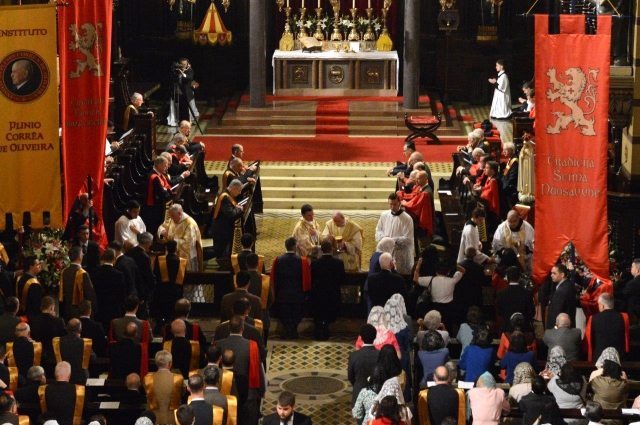 Pontifical High Mass celebrated by Bishop Athanasius Schneider in the Benedictine Monastery of Sao Bento, Brazil