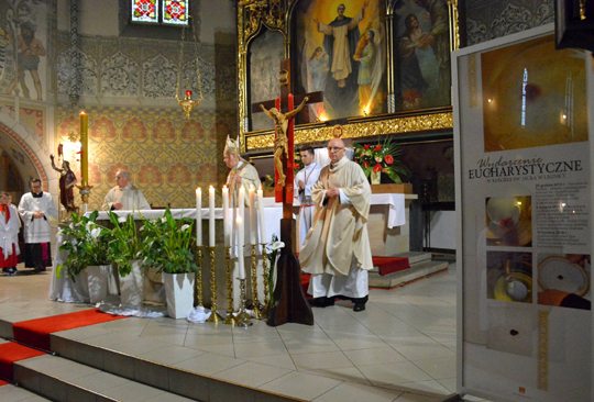Eucharistic_Miracle_Bishop_Legnica_Saint_Hyacinth