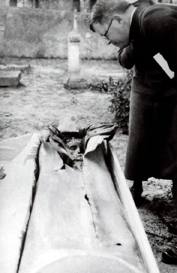 Dr. Luis Fischer examines Jacinta’s incorrupt body during the first exhumation, September 12, 1935