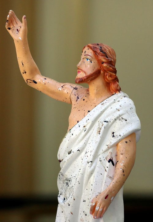 Bloody Easter: The Peace of Christ and Islamic Hatred - statue of Jesus Christ
