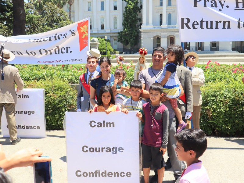 Enthusiastic Crowd Gathers to Pray for the Nation in Sacramento, California