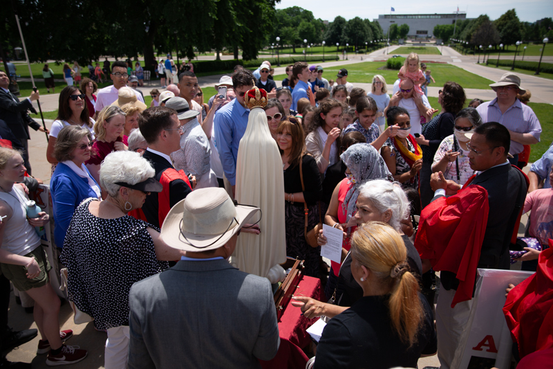 Catholics Pray for Conversion in Riot-Scarred Minnesota