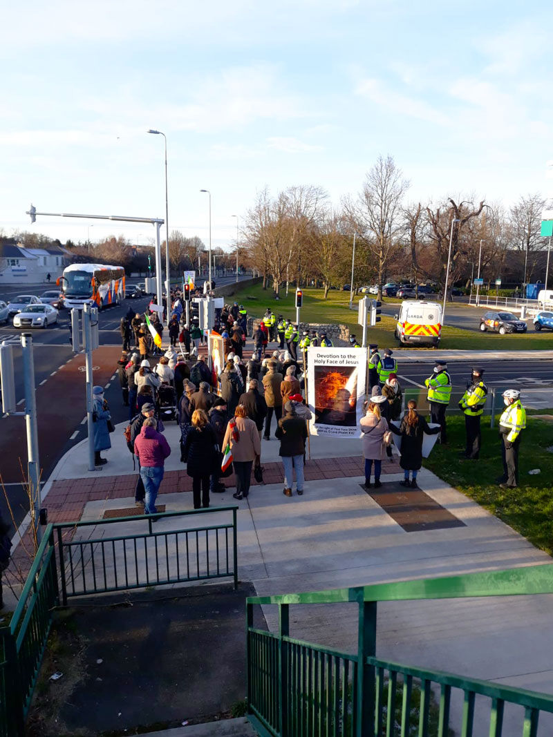 Thirty officers of the An Garda Síochána (Irish Police) also went to the peaceful and legal gathering.