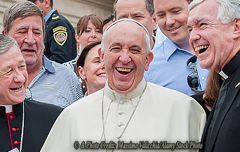 Papa Francesco sta cambiando solo il tono della Chiesa nei confronti delle persone LGBT o anche la dottrina?
